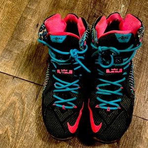 Size 10 lebron James shoes